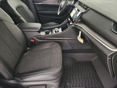 2027 Jeep Grand Cherokee Laredo Altitude