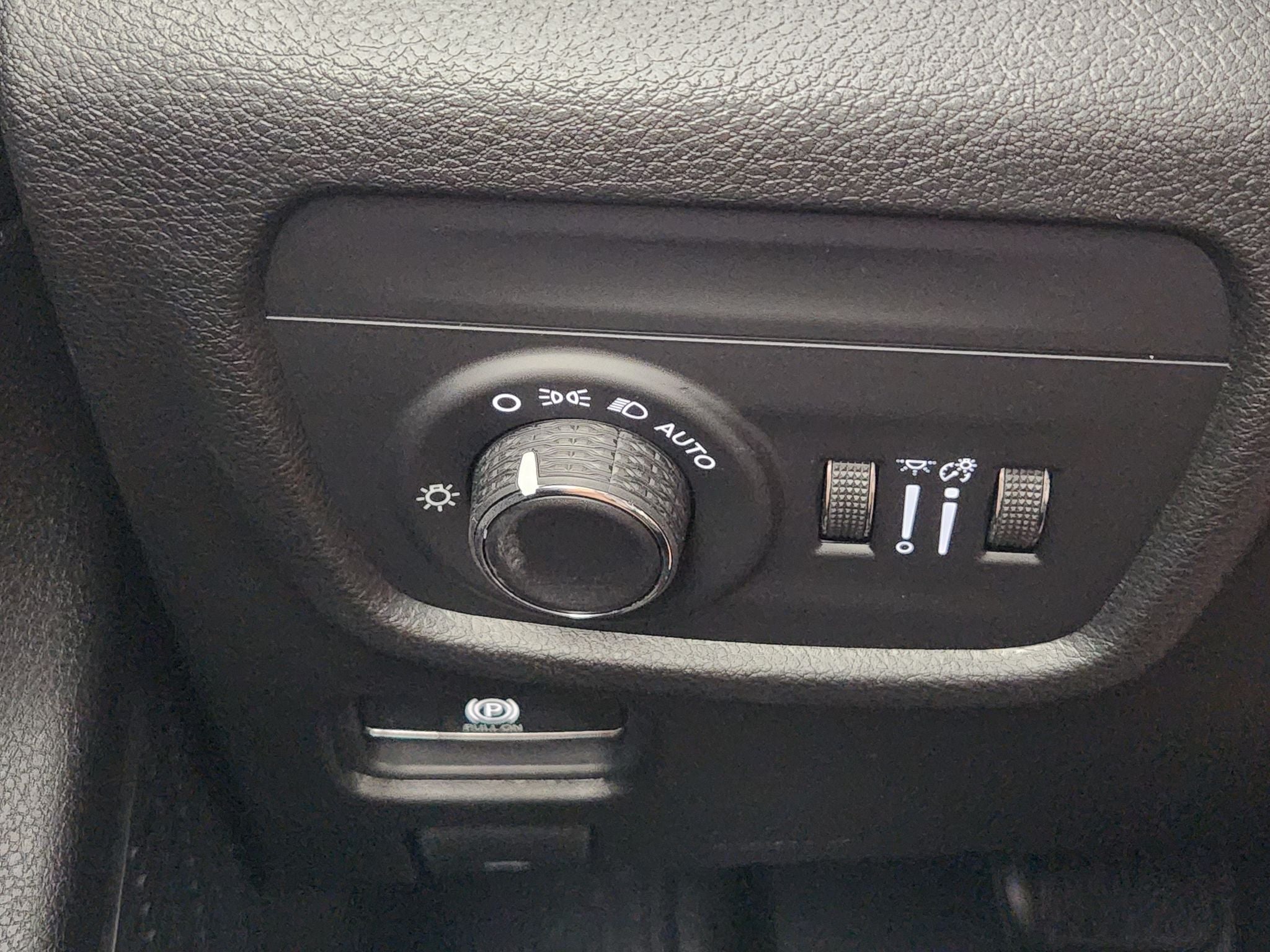 2027 Jeep Grand Cherokee Laredo Altitude