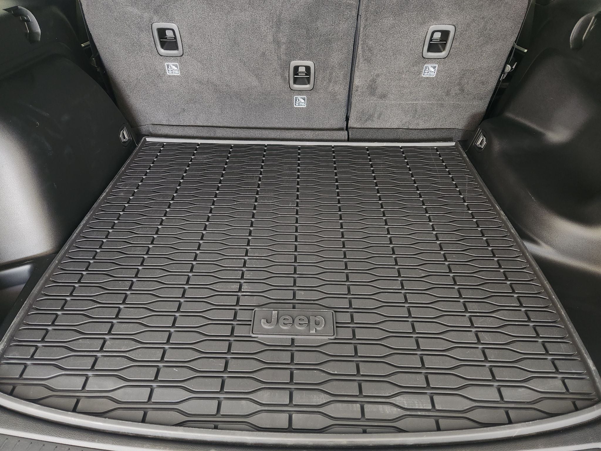 2027 Jeep Grand Cherokee Laredo Altitude