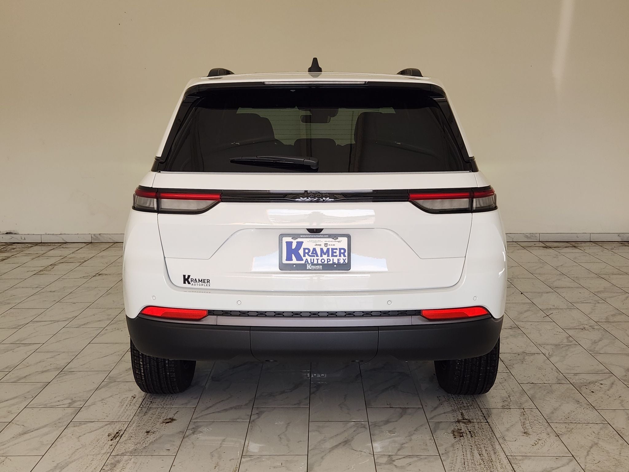 2027 Jeep Grand Cherokee Laredo Altitude