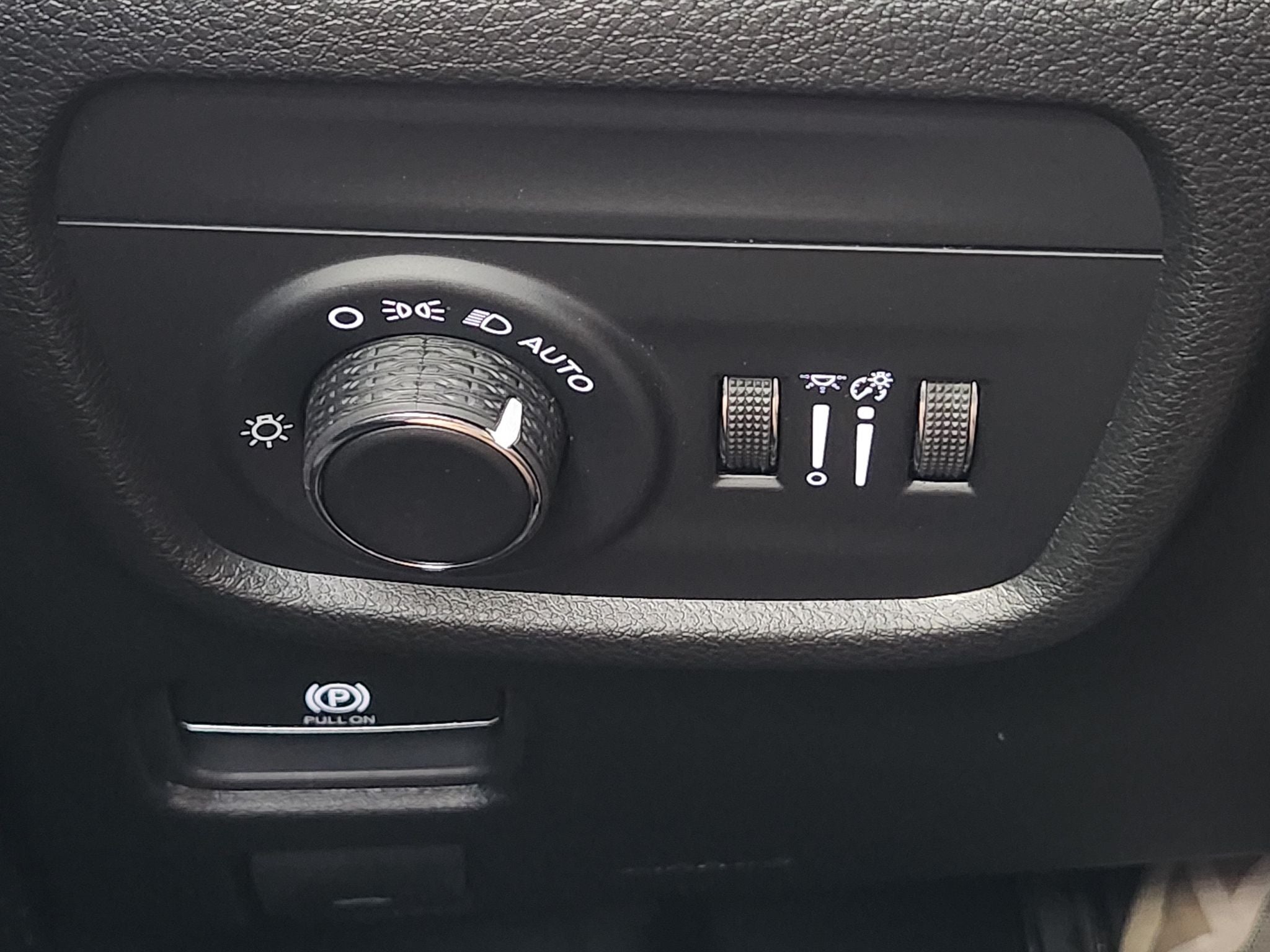 2027 Jeep Grand Cherokee Laredo Altitude