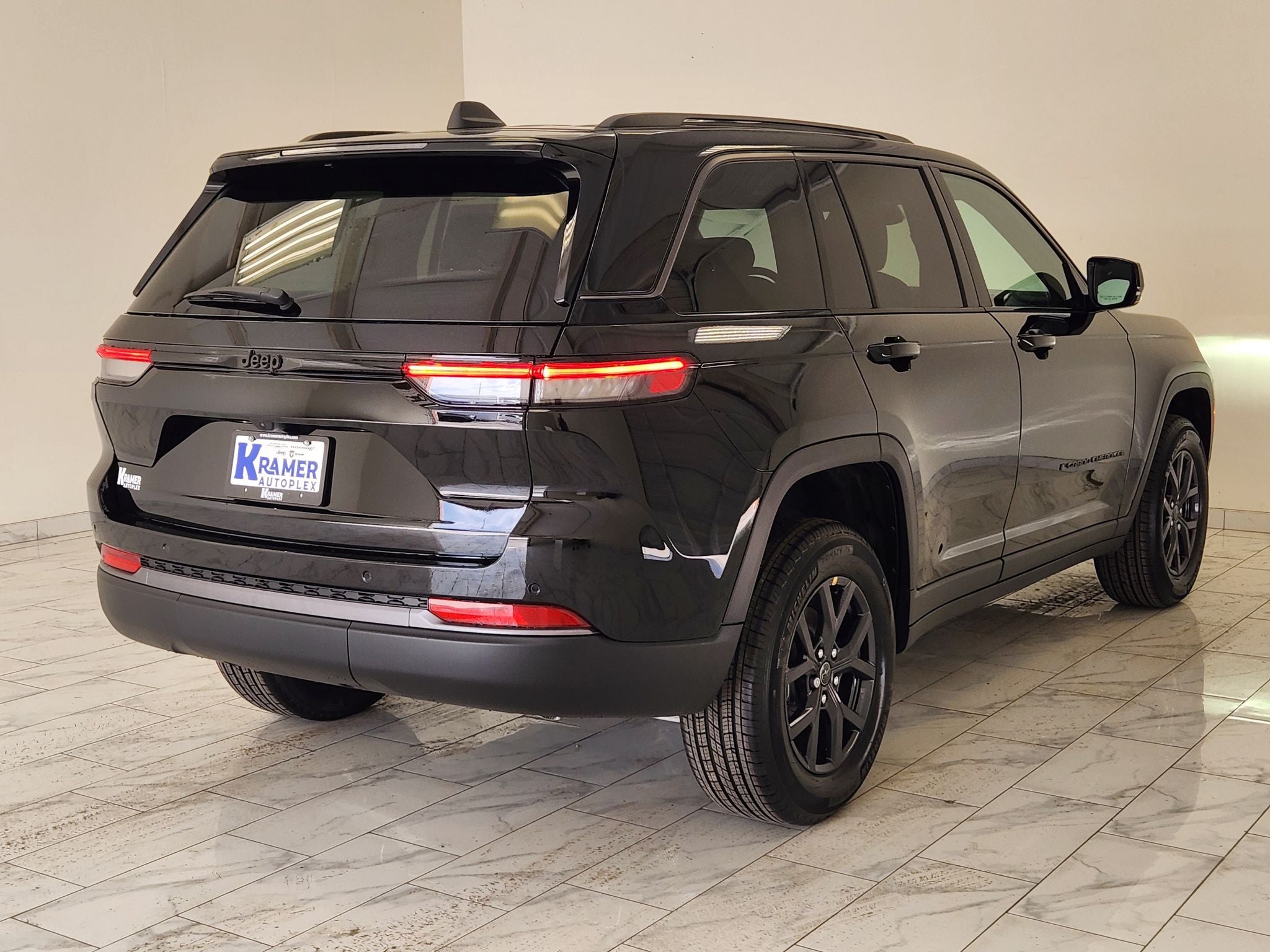 2027 Jeep Grand Cherokee Laredo Altitude