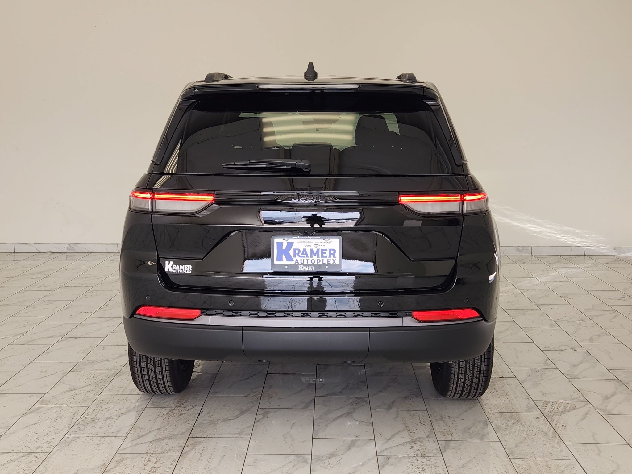 2027 Jeep Grand Cherokee Laredo Altitude