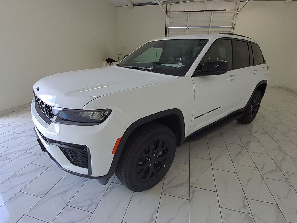 2026 Jeep Grand Cherokee Laredo Altitude