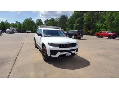 2026 Jeep Grand Cherokee Laredo Altitude