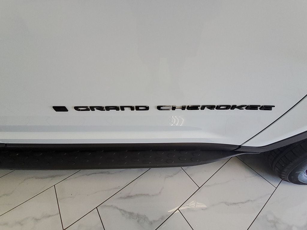 2026 Jeep Grand Cherokee Laredo Altitude