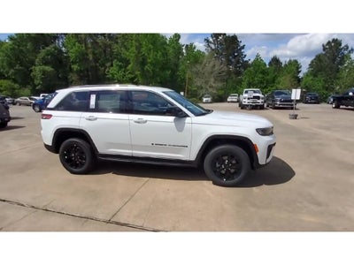 2026 Jeep Grand Cherokee Laredo Altitude