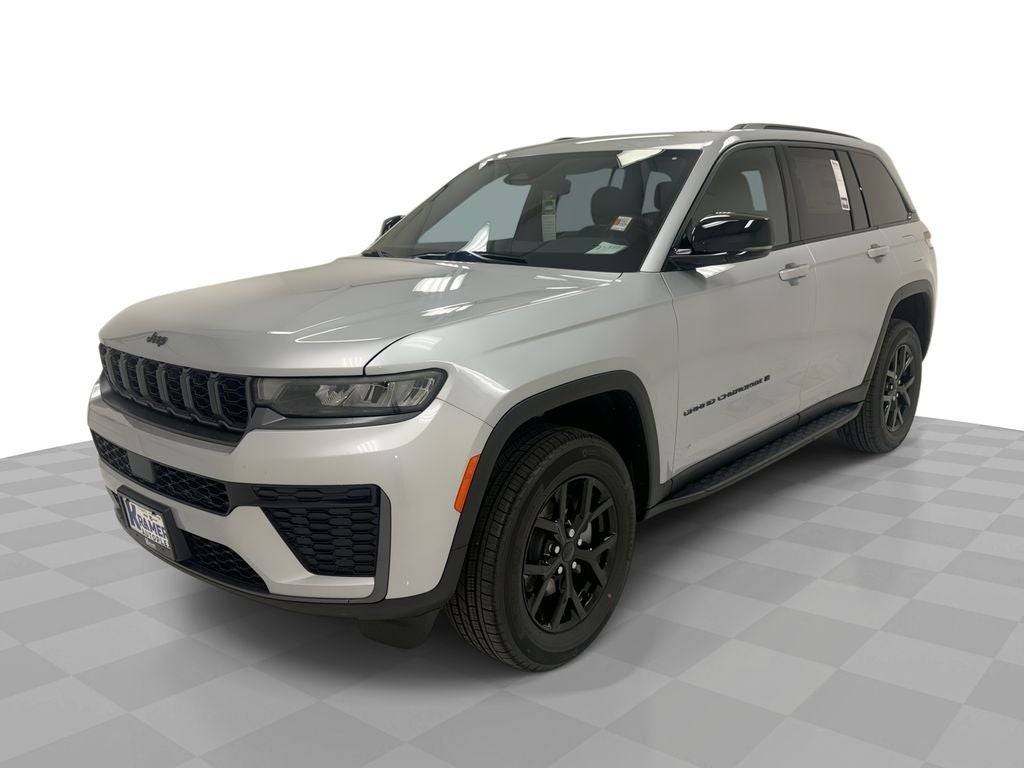 2026 Jeep Grand Cherokee Laredo Altitude