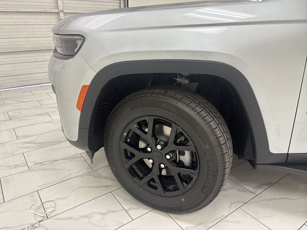 2026 Jeep Grand Cherokee Laredo Altitude