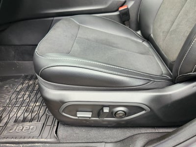 2027 Jeep Grand Cherokee Laredo Altitude