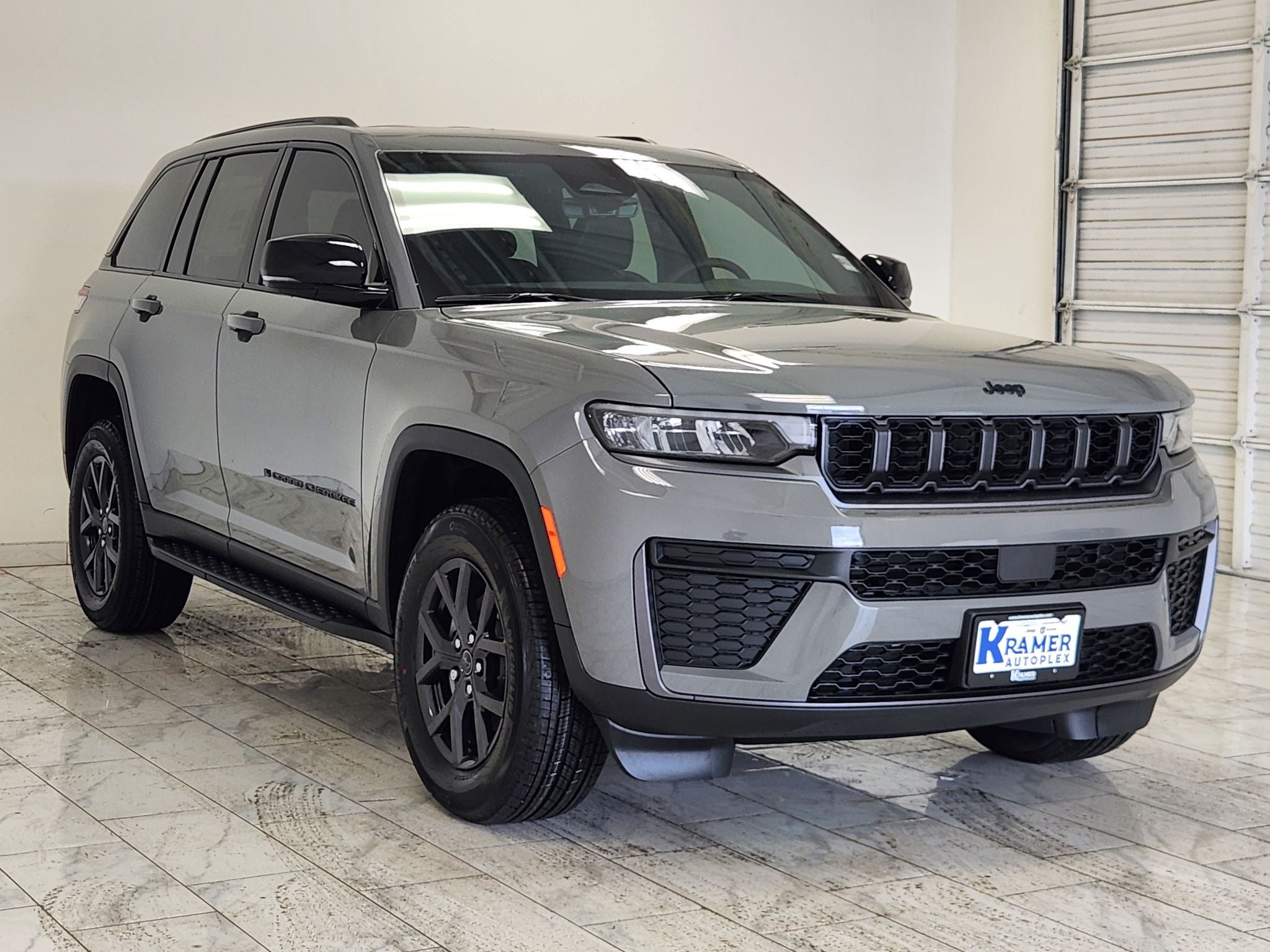 2027 Jeep Grand Cherokee Laredo Altitude