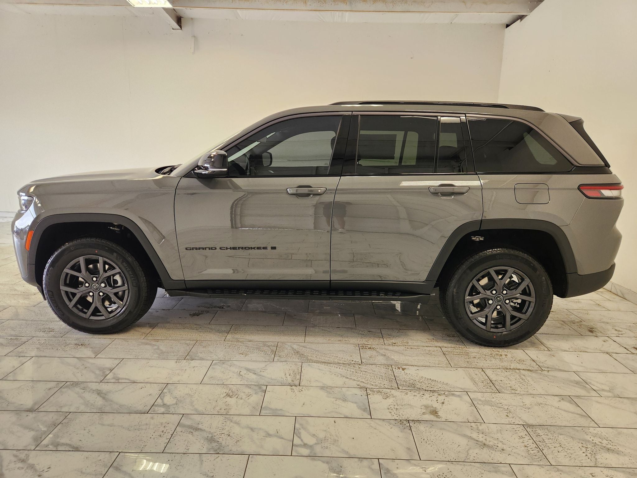 2027 Jeep Grand Cherokee Laredo Altitude