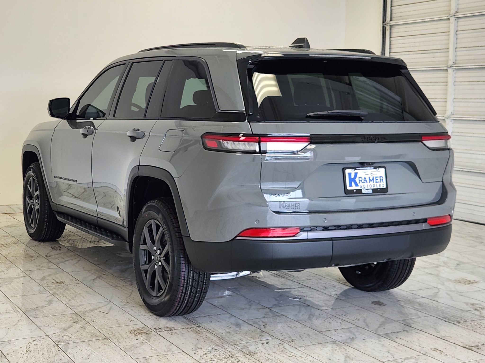 2027 Jeep Grand Cherokee Laredo Altitude