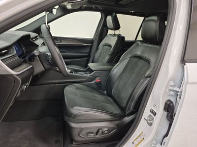 2026 Jeep Grand Cherokee Laredo Altitude