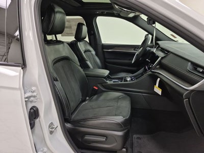 2026 Jeep Grand Cherokee Laredo Altitude