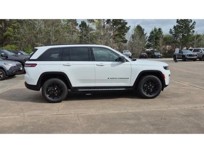 2026 Jeep Grand Cherokee Laredo Altitude
