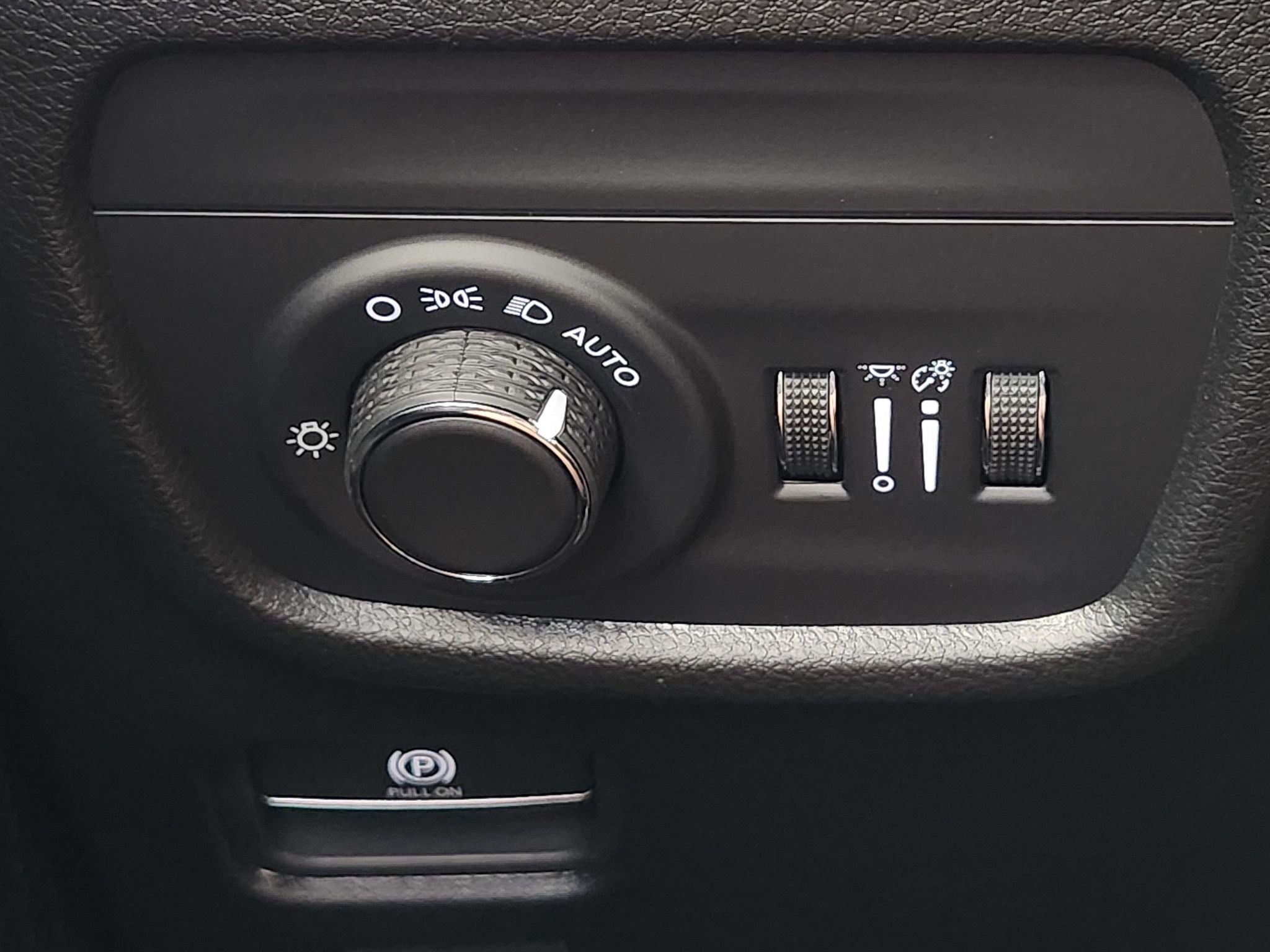 2027 Jeep Grand Cherokee Laredo Altitude
