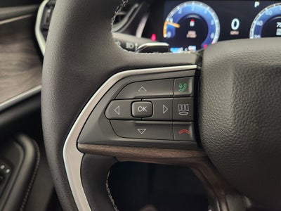 2027 Jeep Grand Cherokee Laredo Altitude