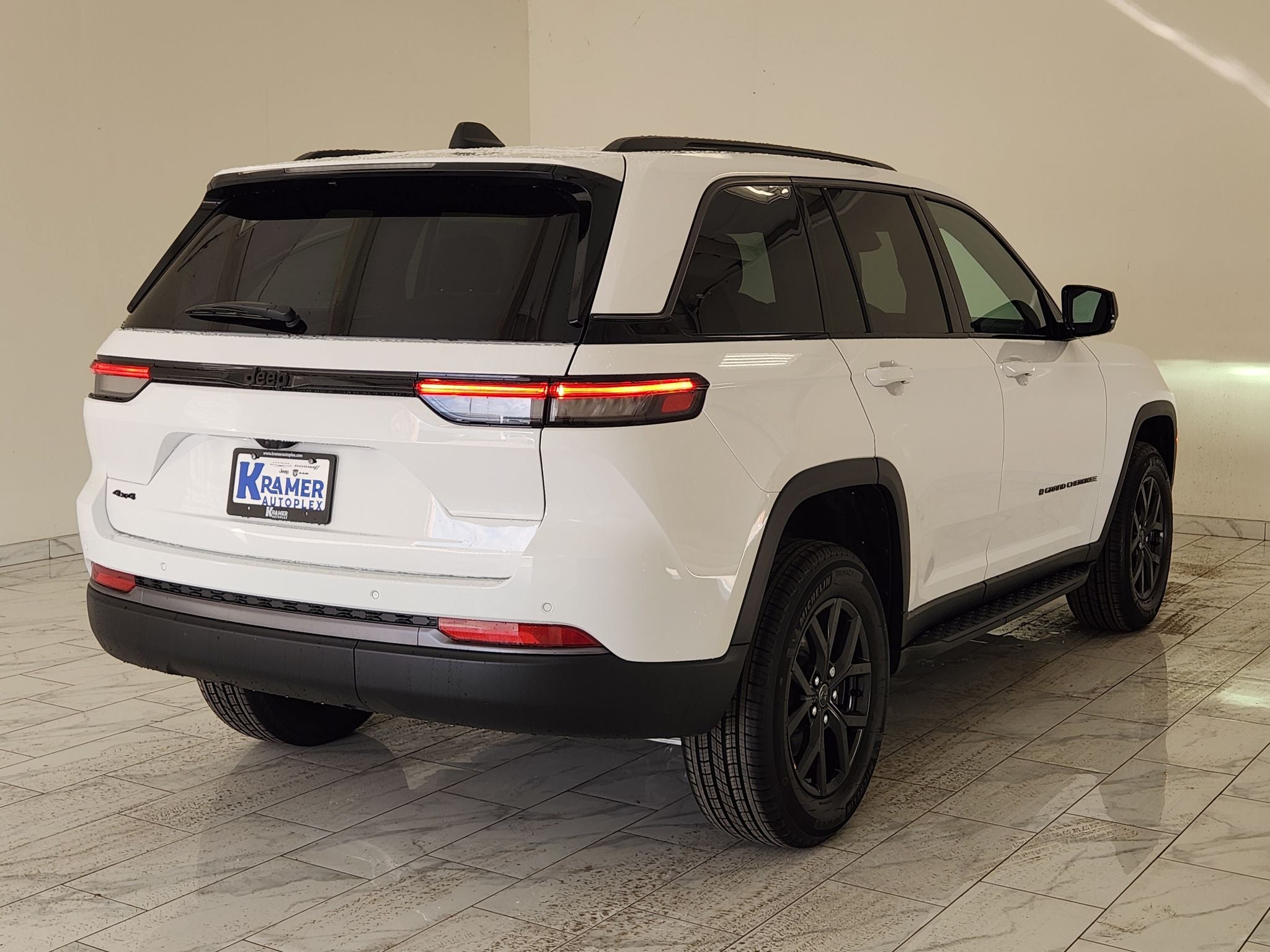 2027 Jeep Grand Cherokee Laredo Altitude