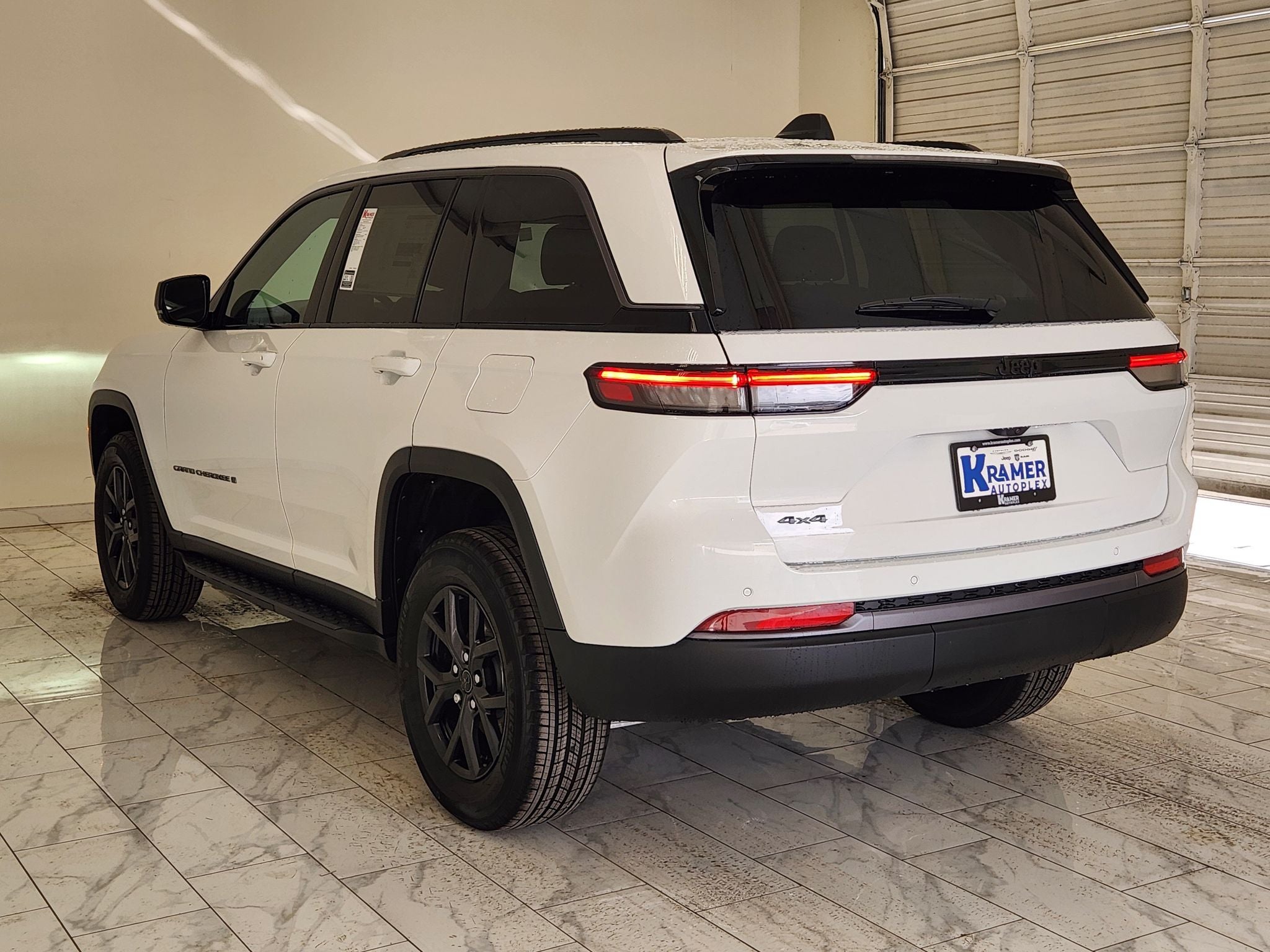 2027 Jeep Grand Cherokee Laredo Altitude