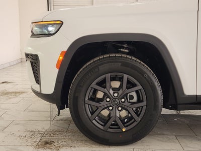 2027 Jeep Grand Cherokee Laredo Altitude