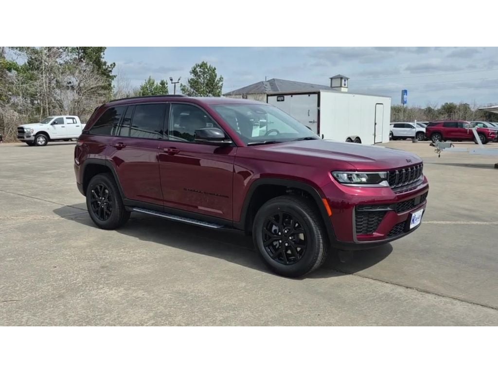 2026 Jeep Grand Cherokee Laredo Altitude