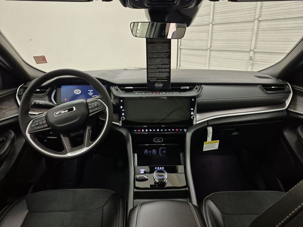 2026 Jeep Grand Cherokee Laredo Altitude