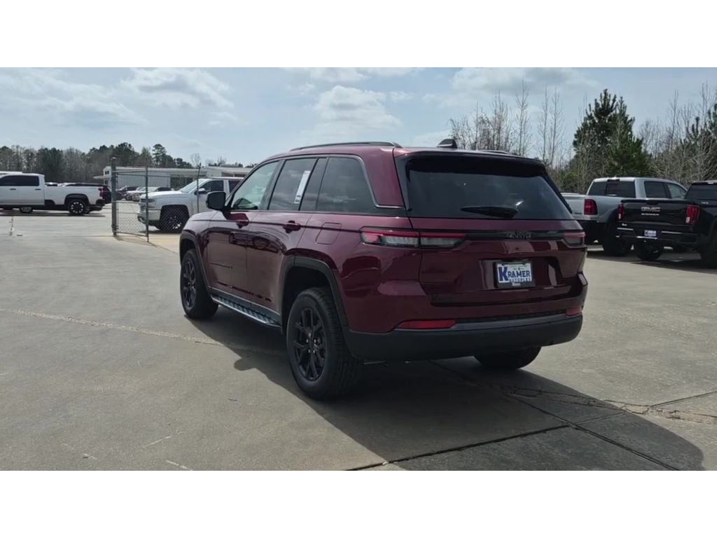 2026 Jeep Grand Cherokee Laredo Altitude