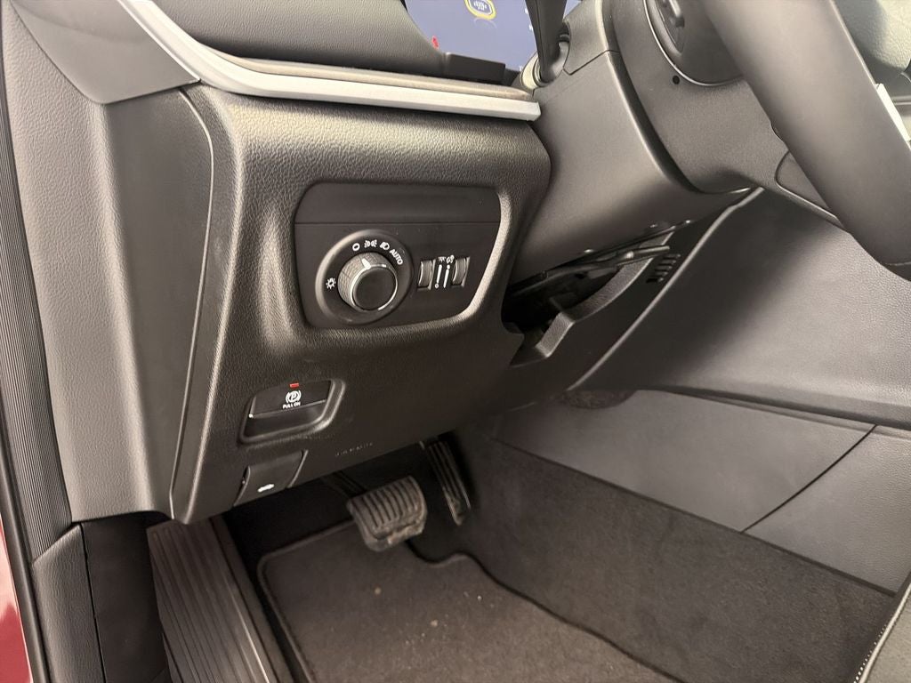 2026 Jeep Grand Cherokee L Laredo Altitude