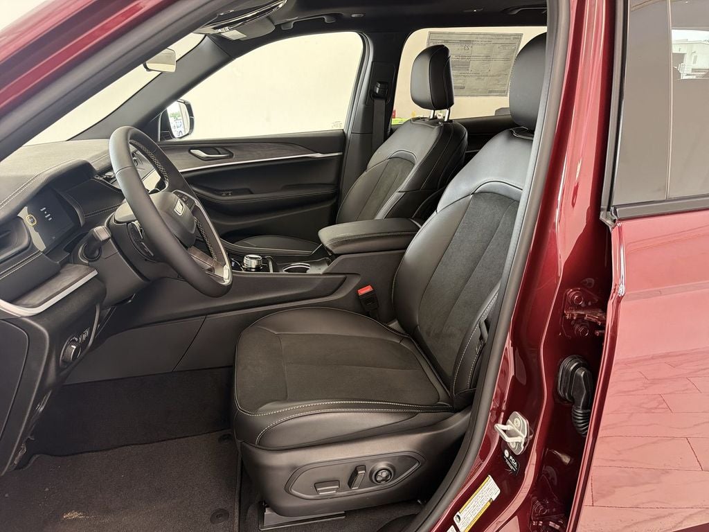 2026 Jeep Grand Cherokee L Laredo Altitude