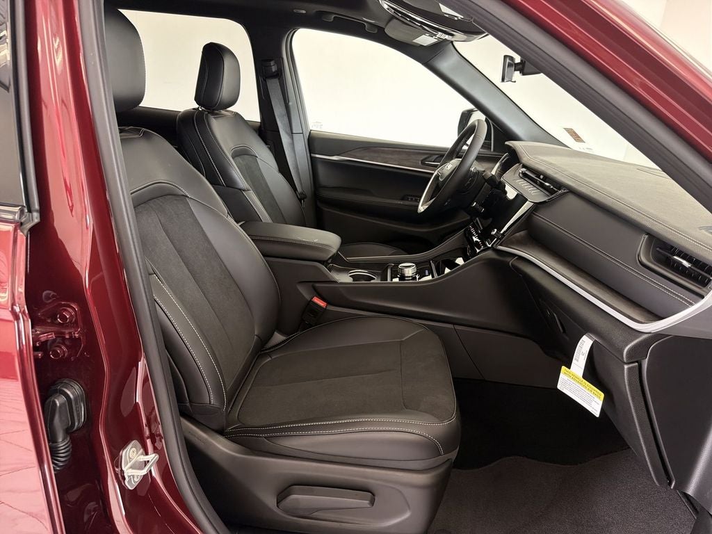 2026 Jeep Grand Cherokee L Laredo Altitude