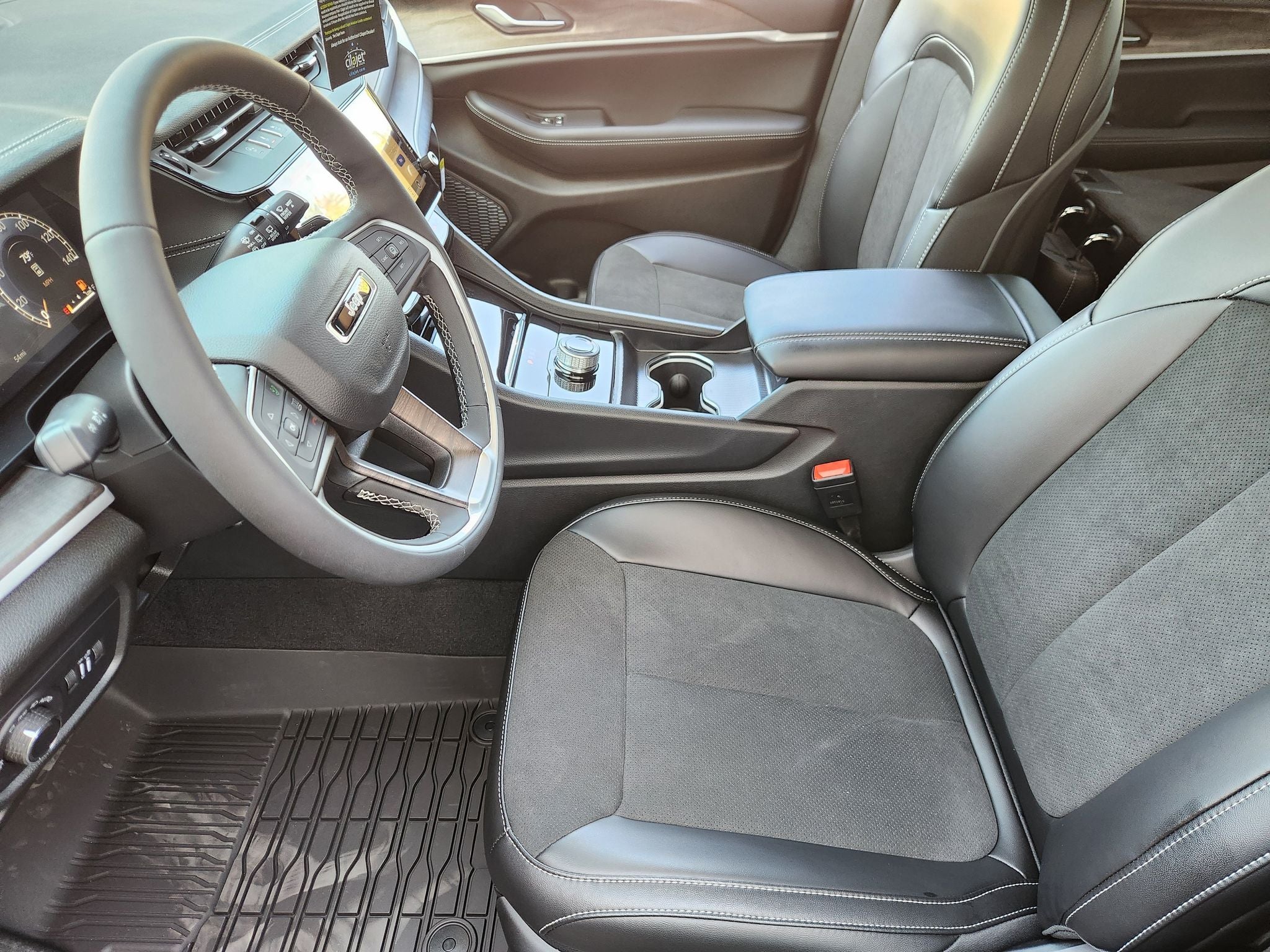 2027 Jeep Grand Cherokee Laredo Altitude