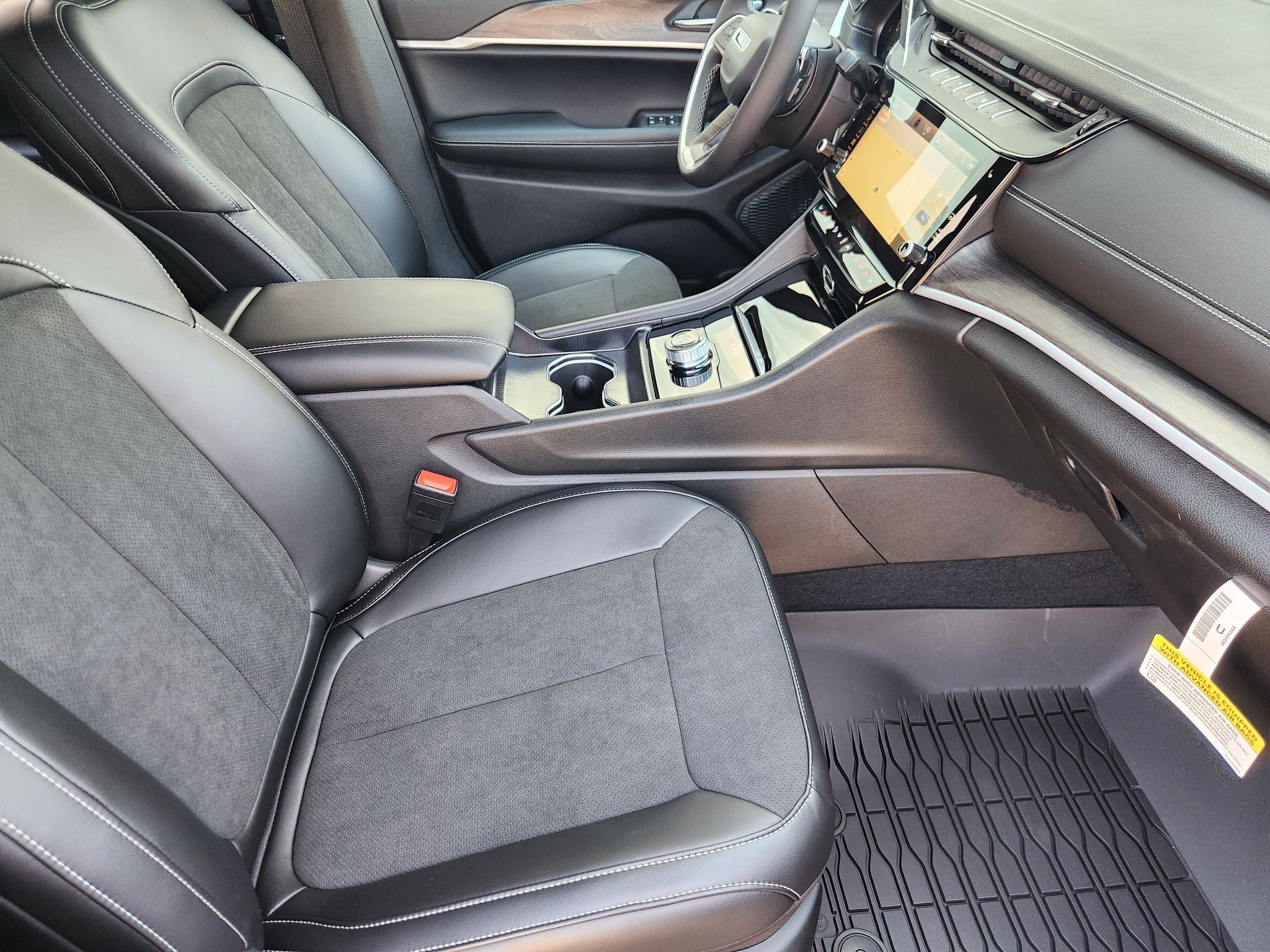2027 Jeep Grand Cherokee Laredo Altitude