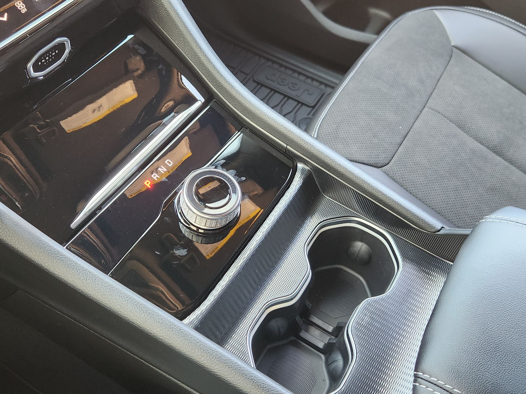 2027 Jeep Grand Cherokee Laredo Altitude