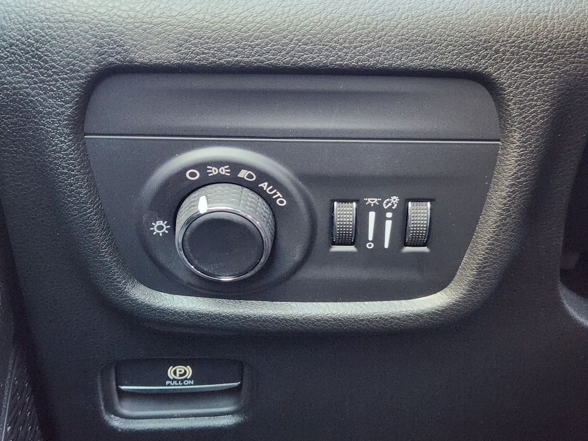 2027 Jeep Grand Cherokee Laredo Altitude