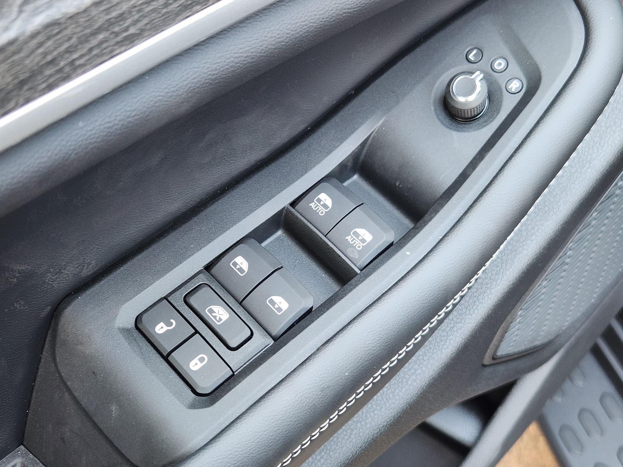2027 Jeep Grand Cherokee Laredo Altitude