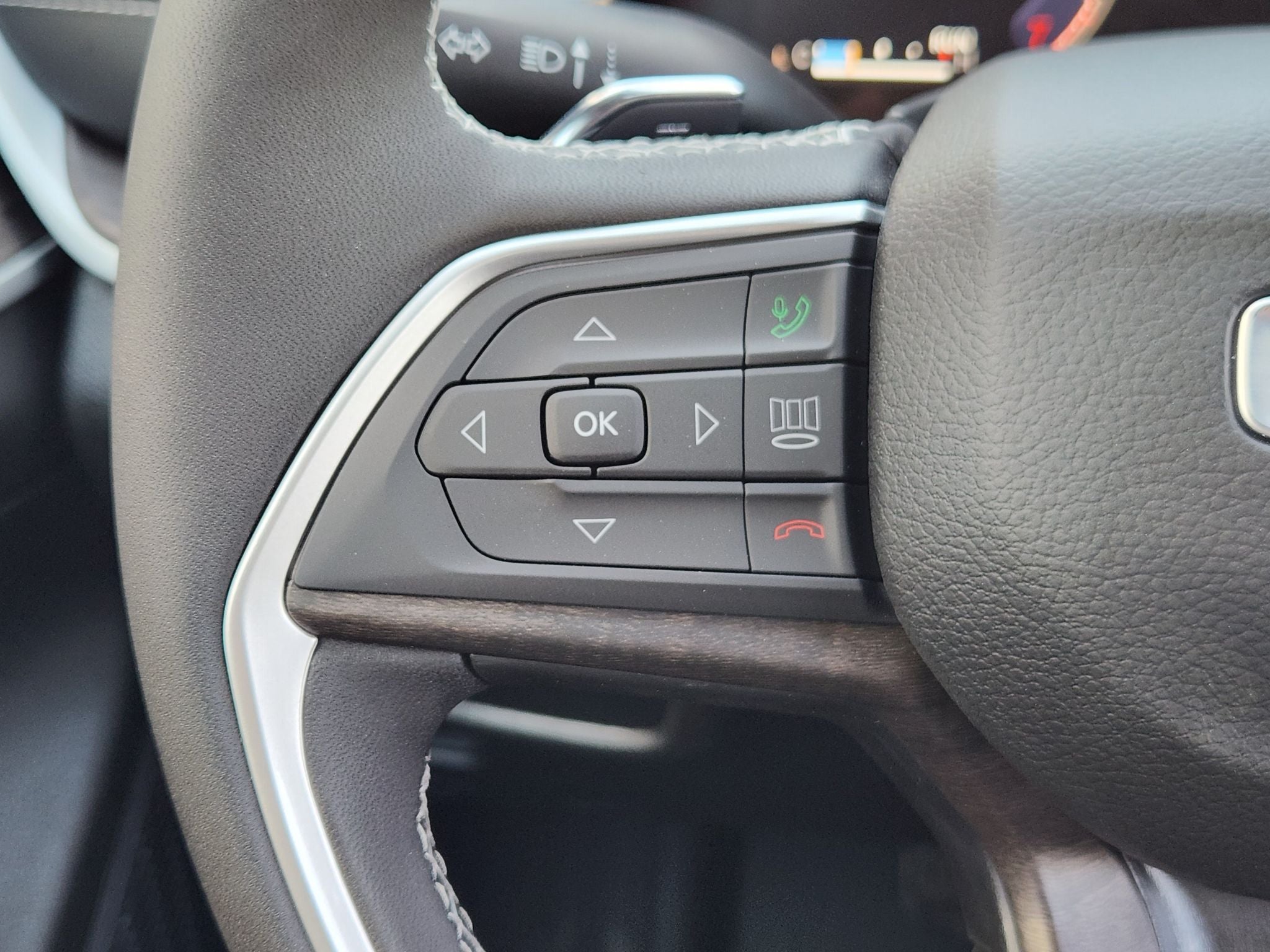 2027 Jeep Grand Cherokee Laredo Altitude