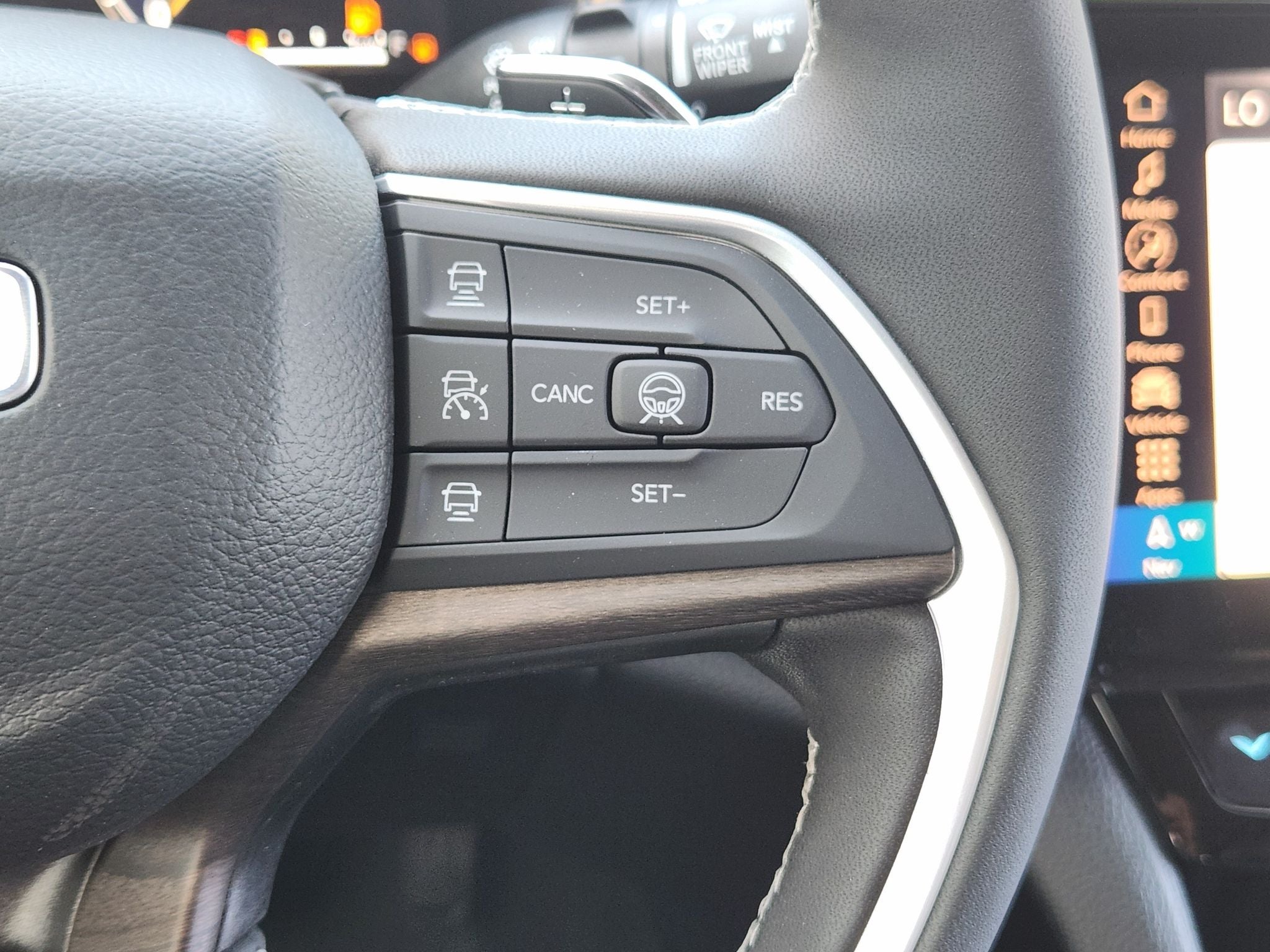 2027 Jeep Grand Cherokee Laredo Altitude
