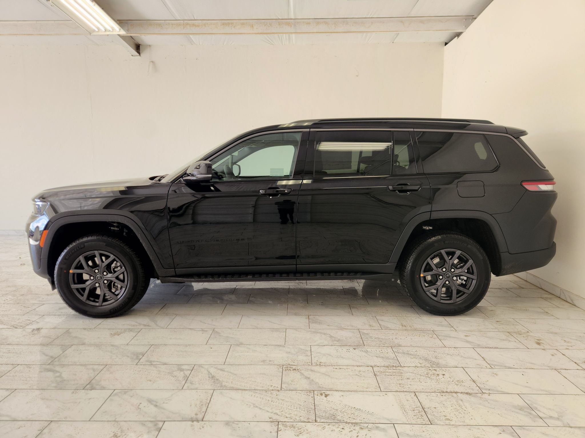 2027 Jeep Grand Cherokee Laredo Altitude