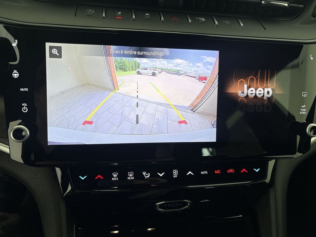2026 Jeep Grand Cherokee Laredo Altitude