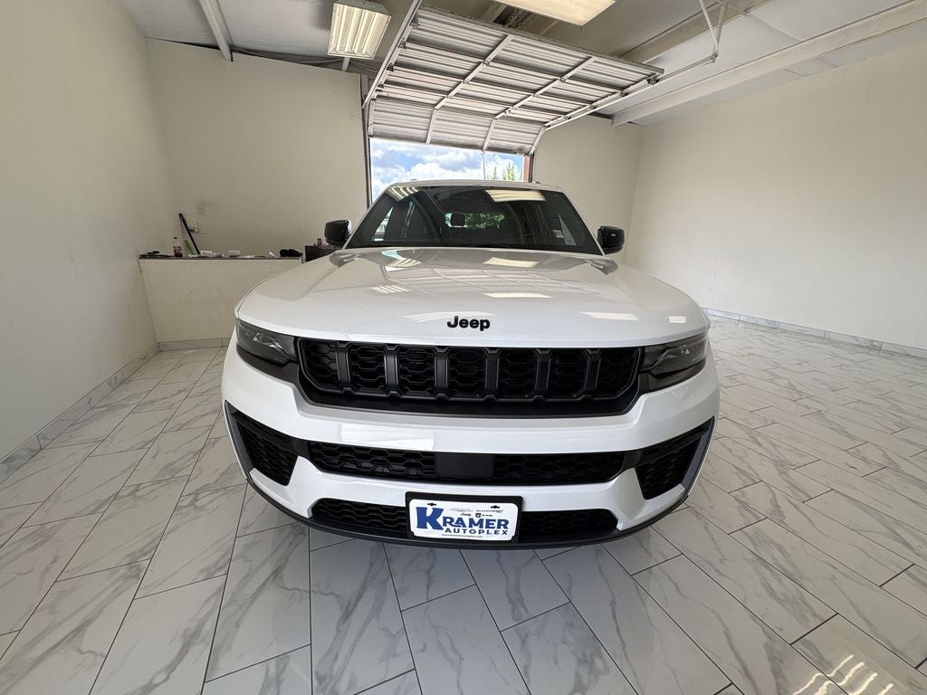 2026 Jeep Grand Cherokee Laredo Altitude
