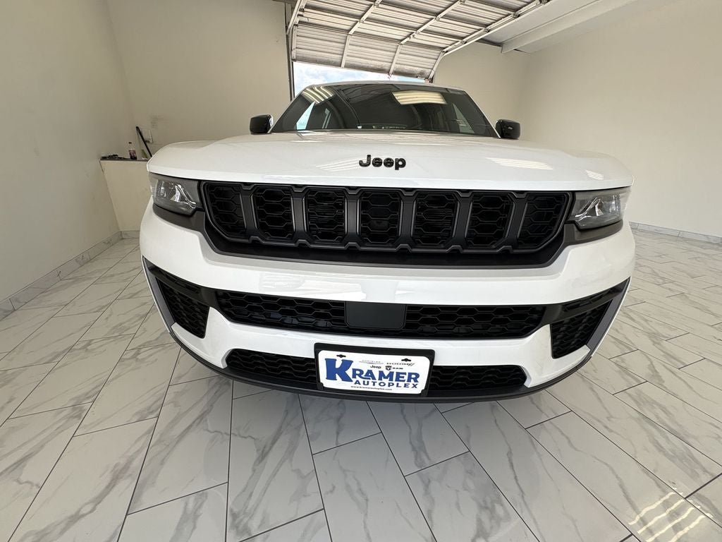 2026 Jeep Grand Cherokee Laredo Altitude