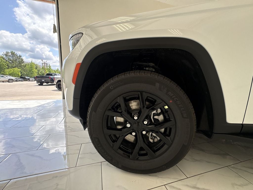 2026 Jeep Grand Cherokee Laredo Altitude