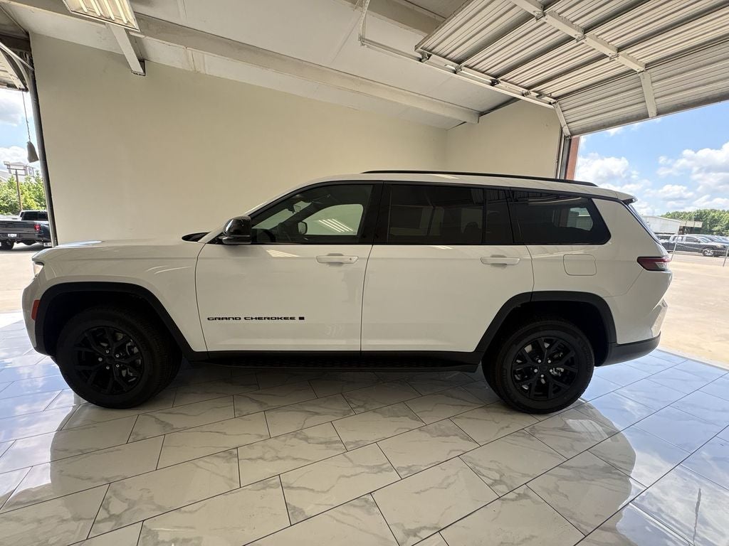 2026 Jeep Grand Cherokee Laredo Altitude