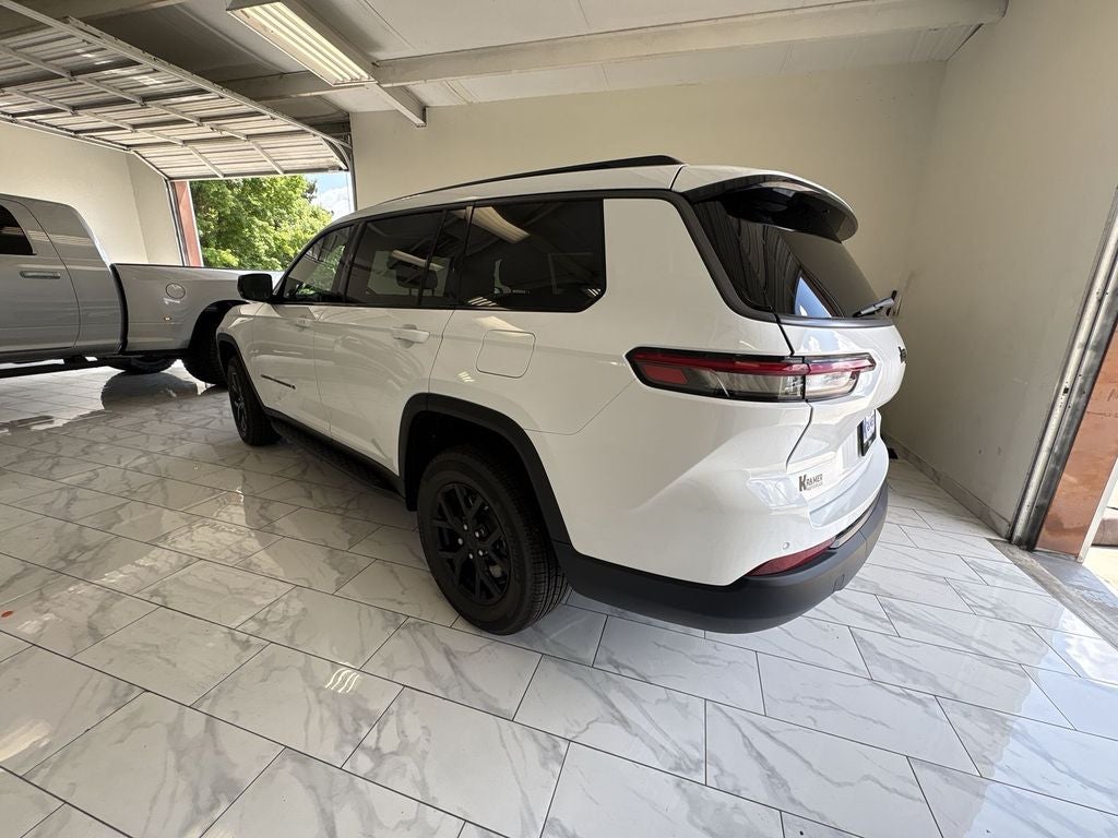 2026 Jeep Grand Cherokee Laredo Altitude