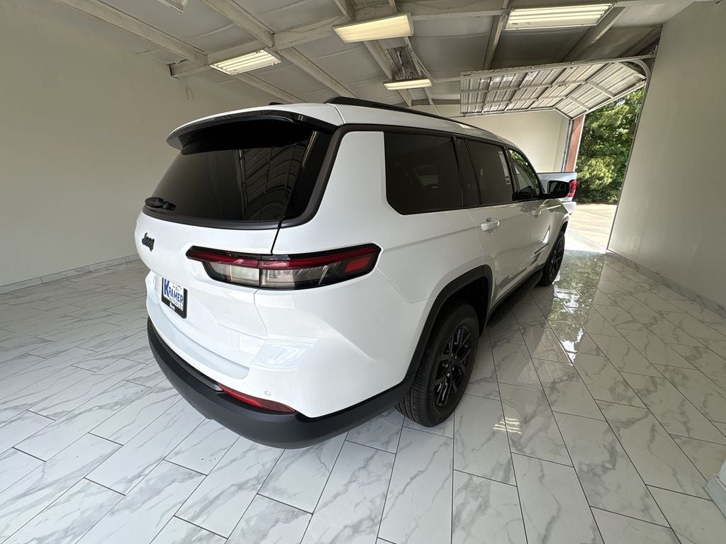 2026 Jeep Grand Cherokee Laredo Altitude