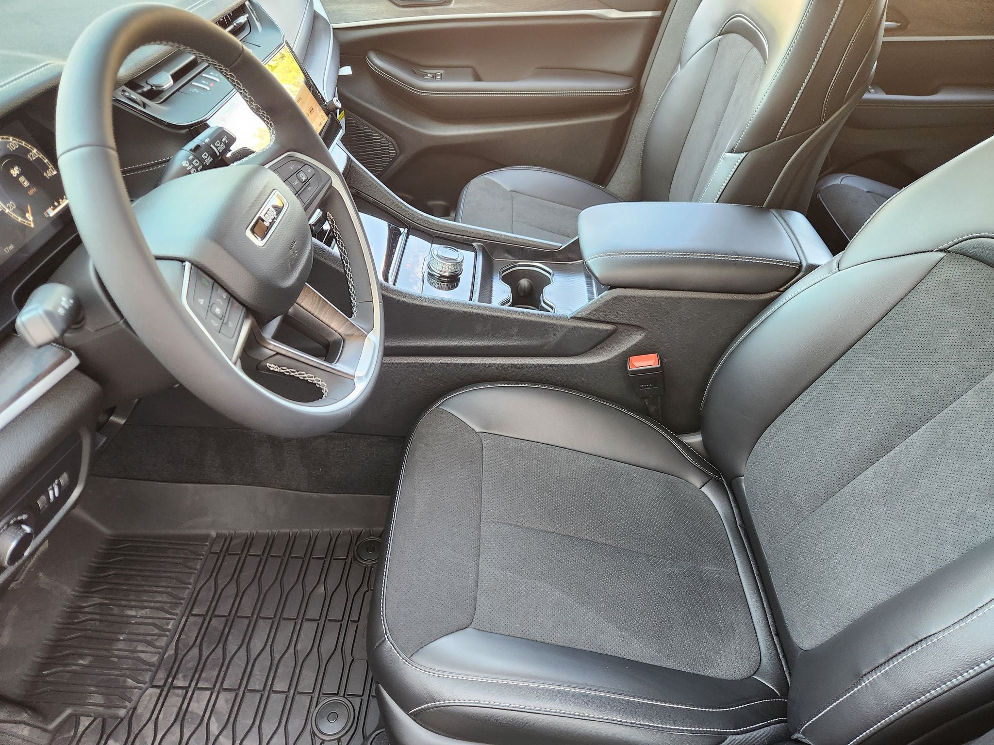 2027 Jeep Grand Cherokee Laredo Altitude