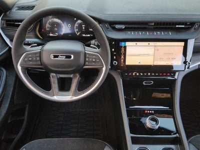 2027 Jeep Grand Cherokee Laredo Altitude