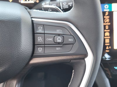2027 Jeep Grand Cherokee Laredo Altitude