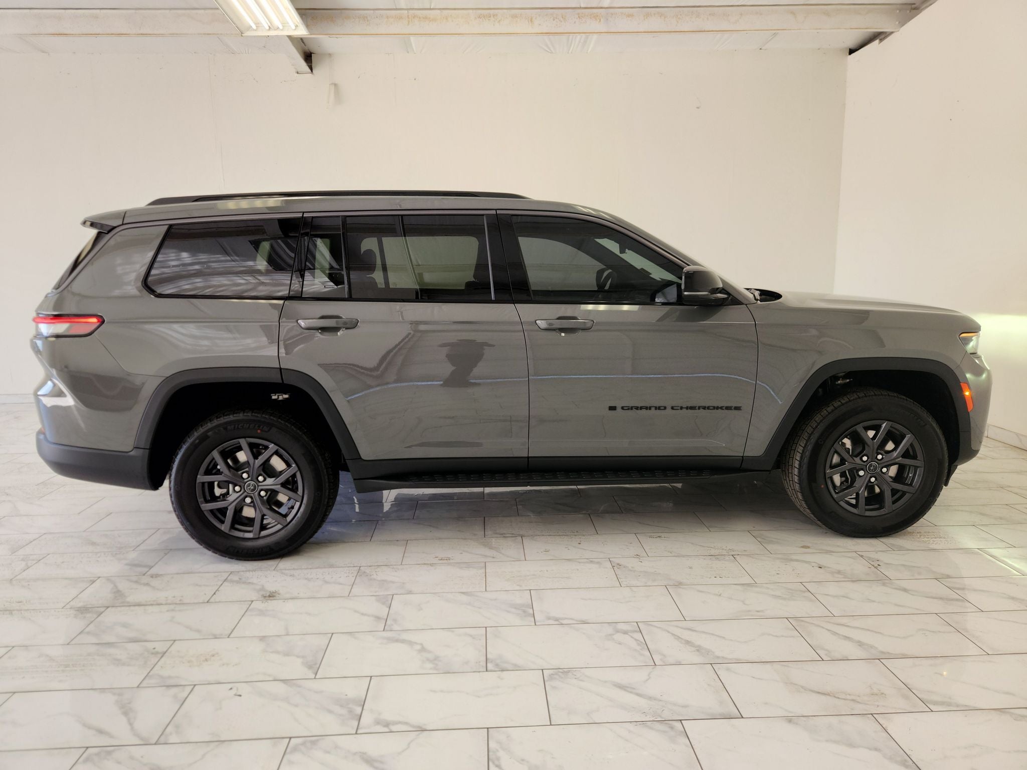 2027 Jeep Grand Cherokee Laredo Altitude